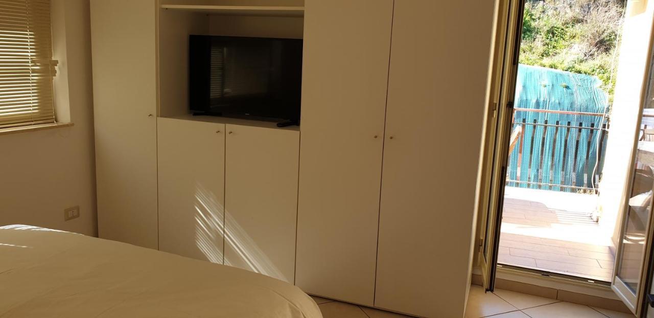 Iriss Bed & Breakfast ตาออร์มินา ภายนอก รูปภาพ