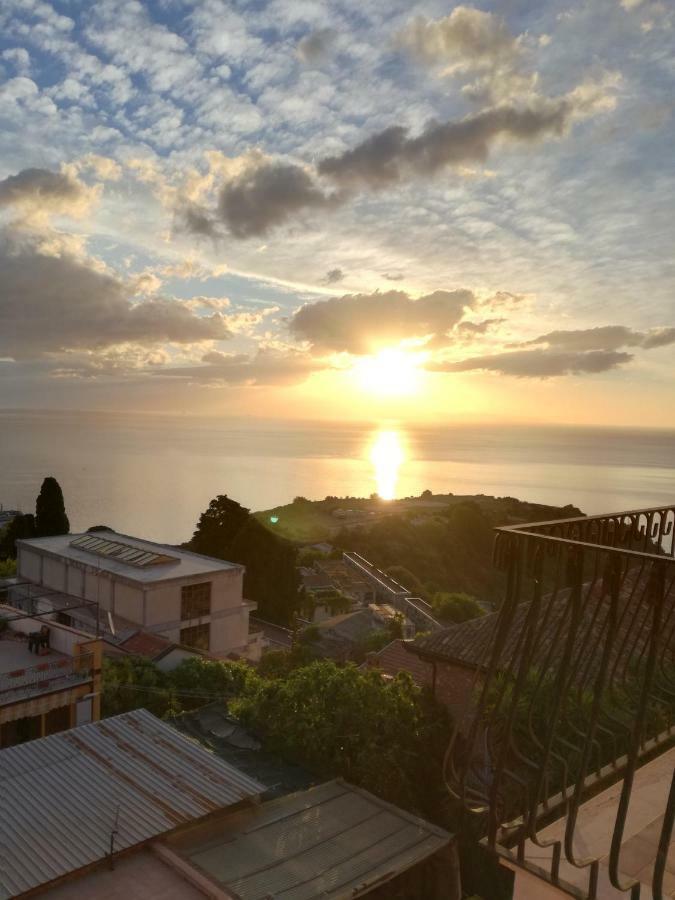 Iriss Bed & Breakfast ตาออร์มินา ภายนอก รูปภาพ